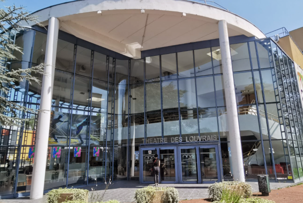 Points communs - exterieur théâtre Des Louvrais