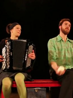 Sur le banc - Cie Girouette