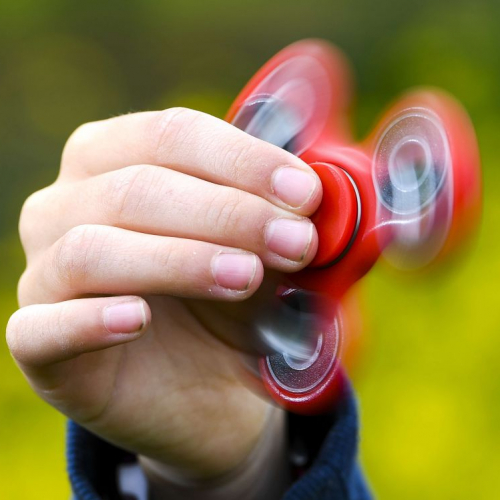 Hand spinner ou fidget spinner : jouet pour enfants