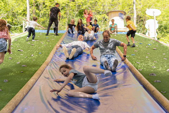 Glissade en famille au Bois des Lutins Lyon