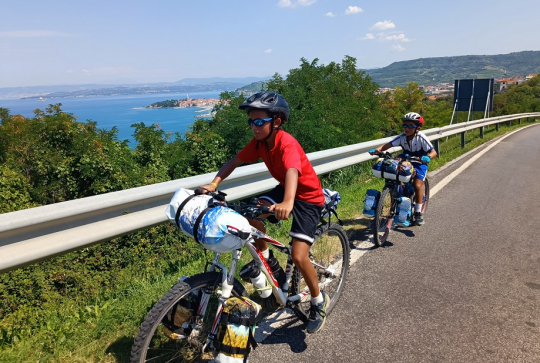 La balade brigasque : Des enfants à vélo