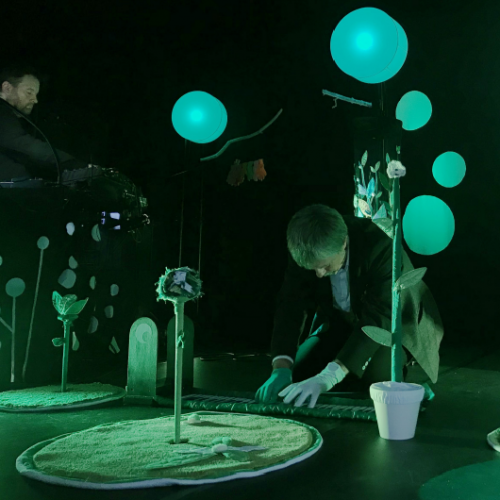 Des Deux Mains - Le Studio Fantôme