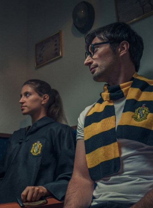 Blackout Room : Une jeune femme et un jeune homme déguisés sur le thème d'Harry Potter