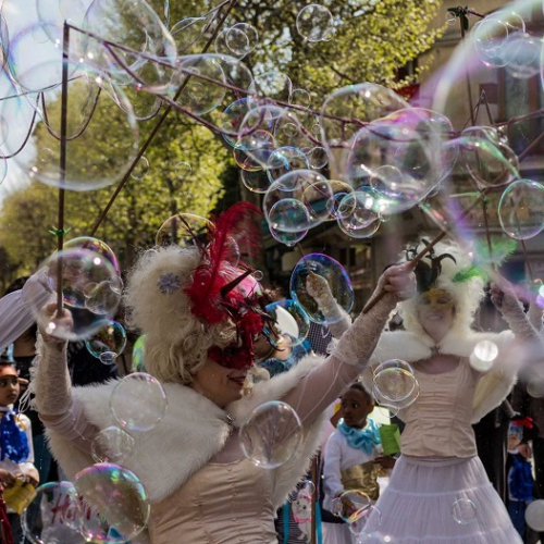 Carnaval à Blagnac : défilé bulles