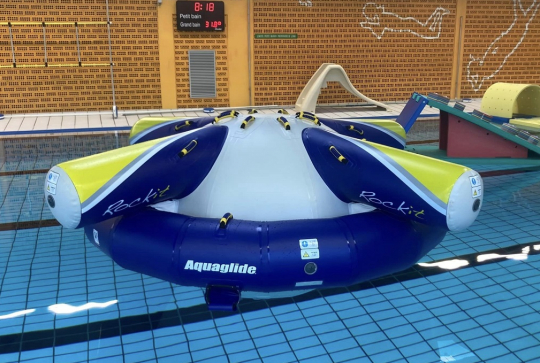 Piscine des 3 Villes : Structure sur l'eau