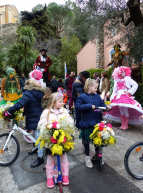 Carnaval et vélos fleuris à Èze