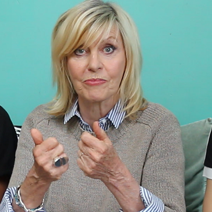 C'est quoi cette mamie : Chantal Ladesou et ses "petits-enfants"