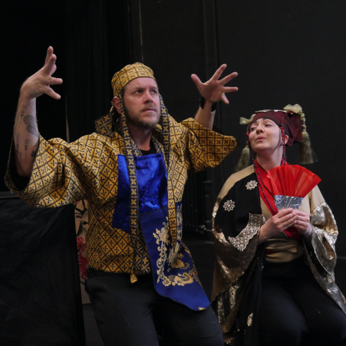 La Pluie et le Soleil : 2 comédiens en costumes