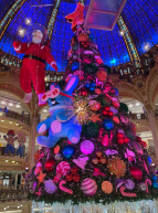 Vitrines de Noël 2020 à Paris- Galeries Lafayette