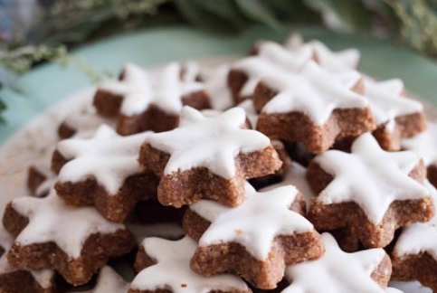 Étoiles à la cannelle