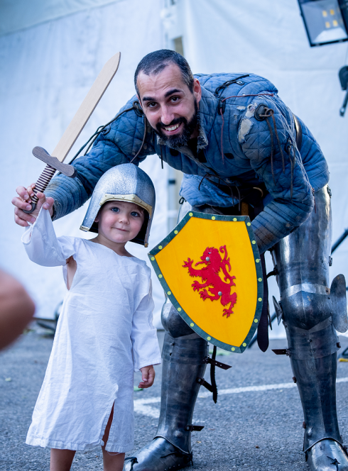 Ambiance Renaissance : Petit et grand chevaliers et armure