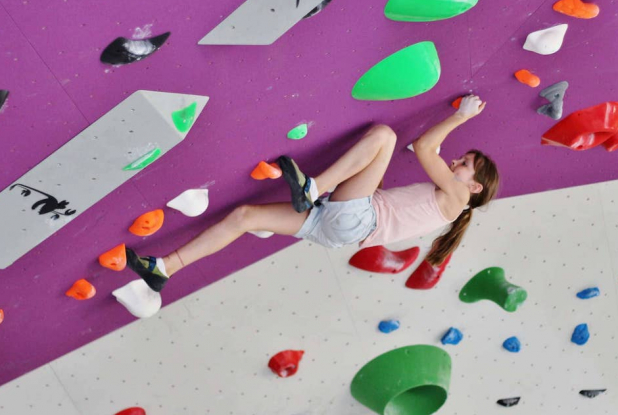 Block Out Nantes : des blocs d'escalade colorés