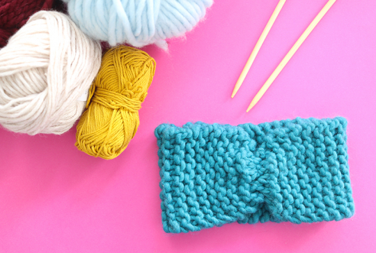 Bricolage fête des grands-mères : headband en tricot