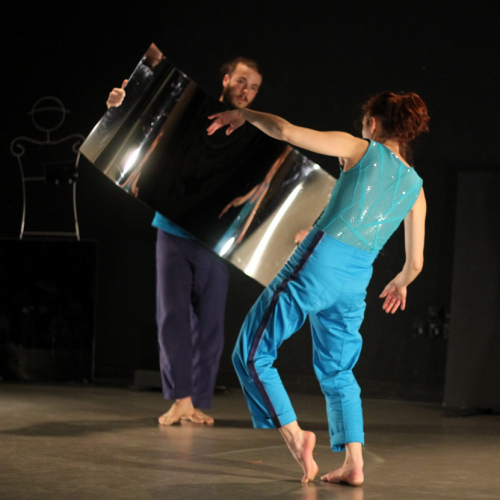 Miroir : danseurs avec un miroir