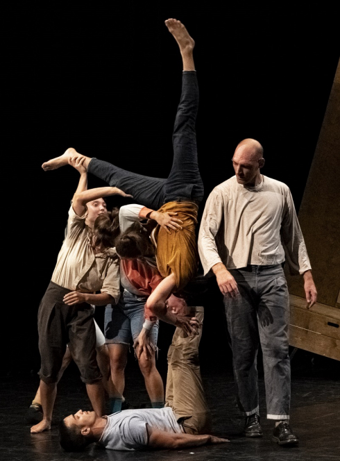 "Nuye" - Compagnie Eia