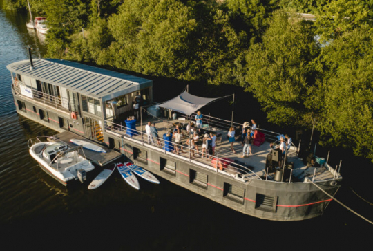 Dormir en se laissant bercer sur une péniche - Loire-Atlantique développement