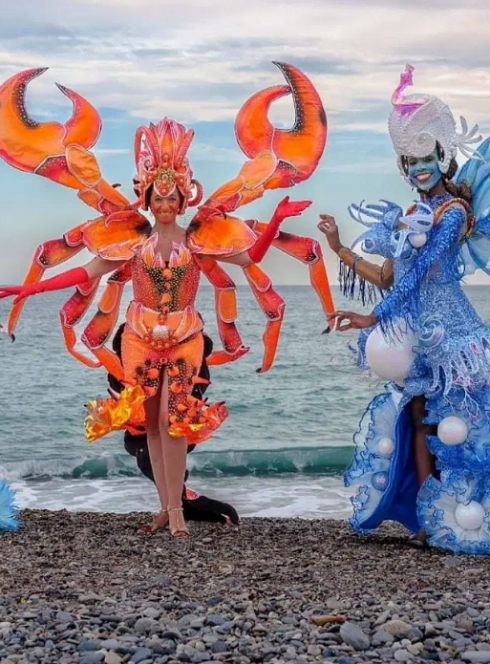 Carnaval de Cagnes-sur-Mer : Des femmes déguisées en créatures de la mer ou de l'océan