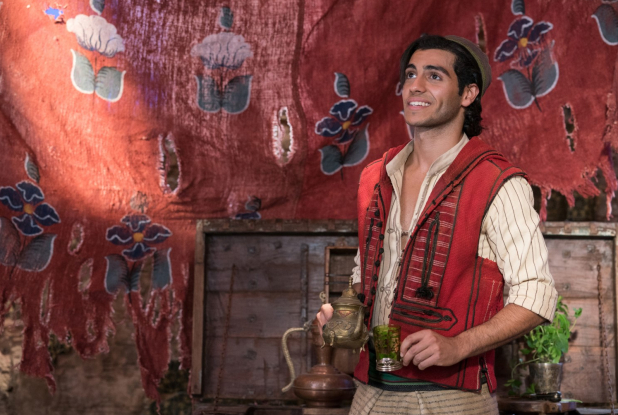 Aladdin, le film : Aladdin sert le thé à Jasmine