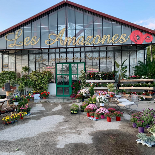 Le Jardin des Saveurs : Façade du bâtiment avec toutes ses fleurs