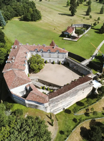 Visitez le Château royal de Cazeneuve