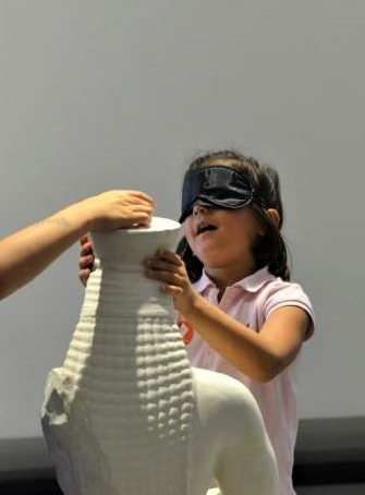 Expo Prière de toucher - Bordeaux, enfants & statue