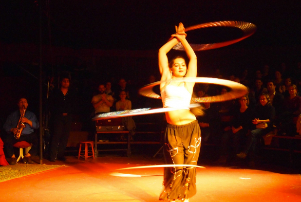 Voleurs de poules - cirque Romanés - jongleur