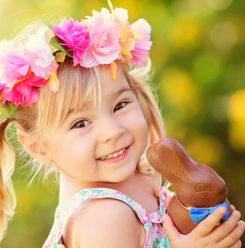 Chasse aux oeufs de Pâques enfant