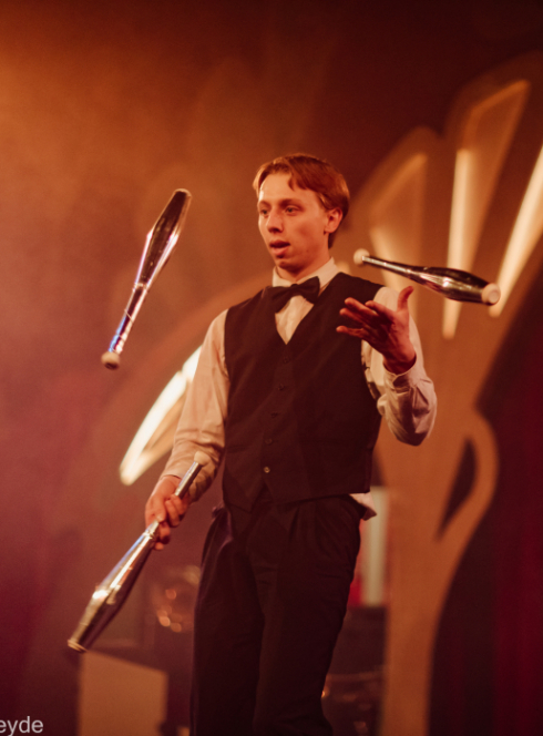 Circus Ronaldo - Swing