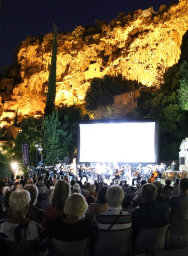 Les Toiles du Sud 9 : cinéma plein air à Cotignac, près de Les Toiles du Sud 9 : cinéma plein air à Cotignac, près de