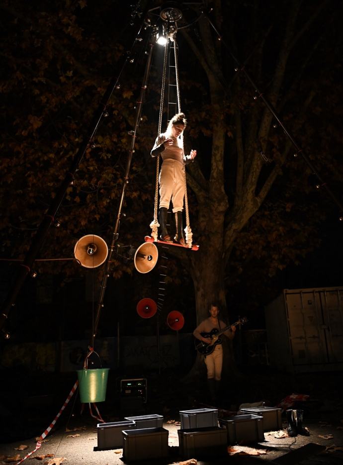 Village de cirque 2019 sur la pelouse de Reuilly Paris en famille