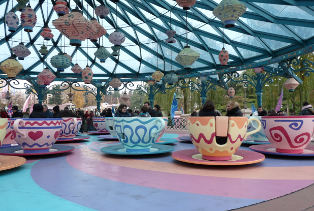 disneyland_alice_2013