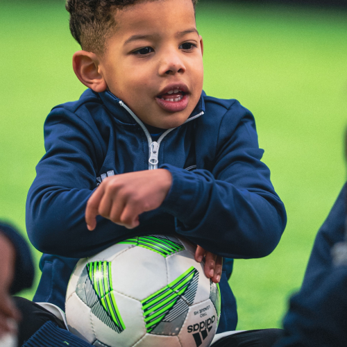 Zidane Five Club : enfant avec un ballon