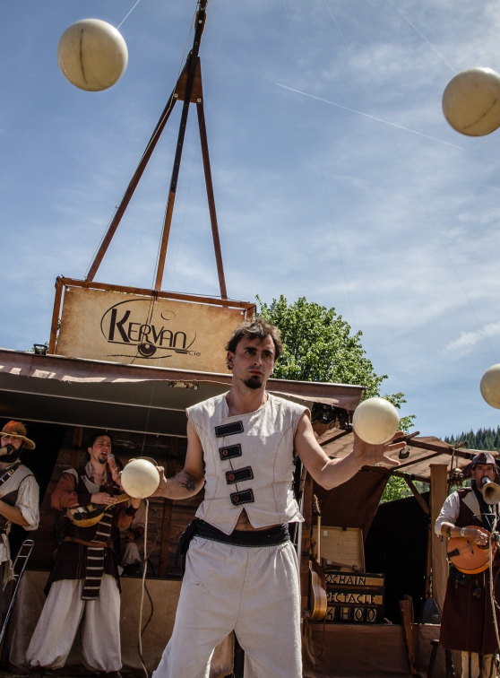 Les Médiévales de Provins : Kervan Cie, jonglage