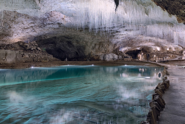 Grotte de Choranche : un lac sous terre