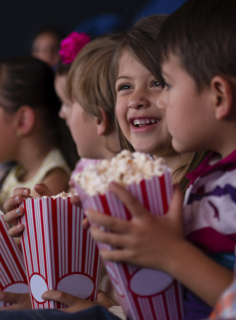 Les enfants au cinéma.