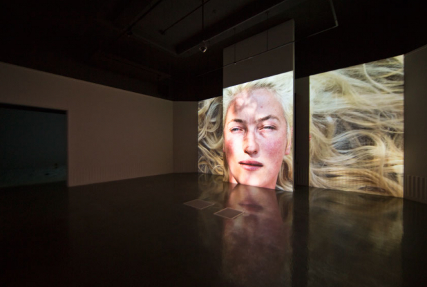 20/20 : Accelerando - Lita Albuquerque : cheveux au vent