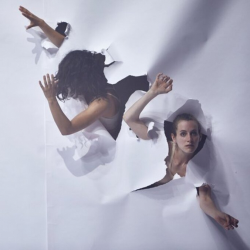 L'Odeur du gel - Compagnie brûlante : transpercement papier