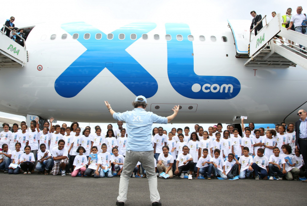 Opération Ile de la Réunion - XL Airways - devant l'avion