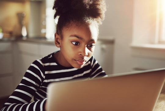 Comment protéger son enfant des dangers d’Internet ?