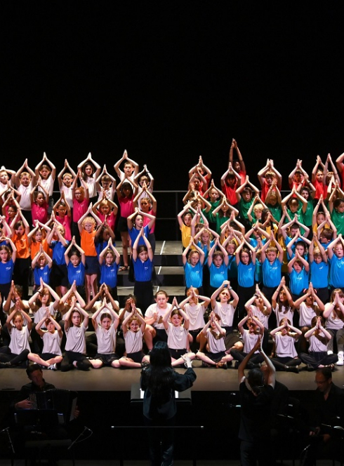 À l'ombre du baobab - Finoreille : Une chorale d'enfants sur scène
