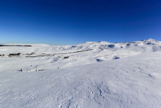 Station de Chastreix Sancy : plaine enneigée