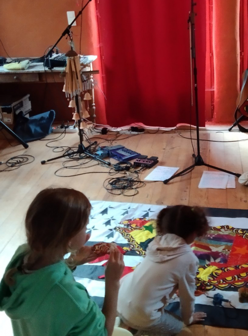 Pourquoi les trains fantômes ne sont jamais à l'heure ? - Captain Frog