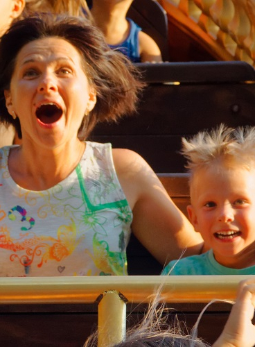 Adobe Stock - famille parc d'attraction