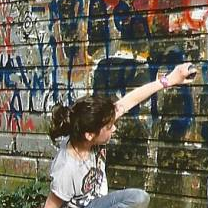 Enfants faisant du graffiti