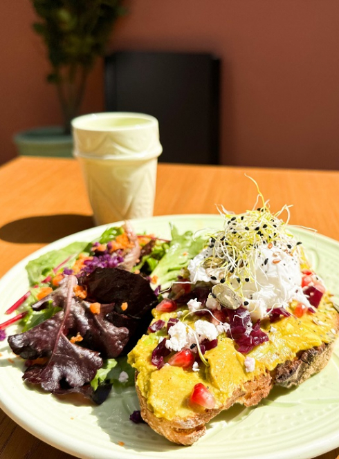 Tu Brilles Brunch : tartine salée et salade