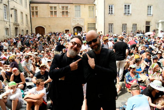 Chalon dans la rue : Une foule impressionnante dans la ville pour fêter le spectacle vivant