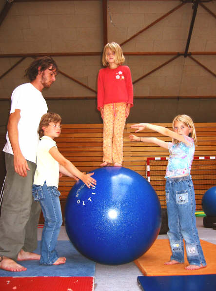 Cours de Cirque avec Ben An Cirq