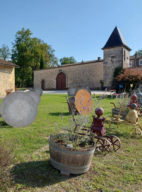 Château de Lisennes : cour