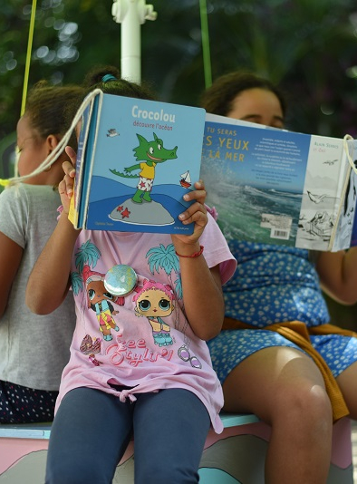 Partir en Livre - Yourtes en scène Arbre à livres