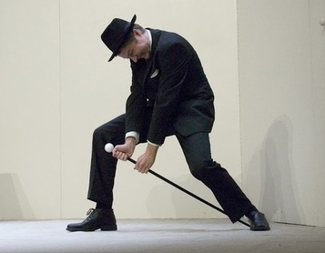 Homme blanc encadré sur fond blanc - Pierric